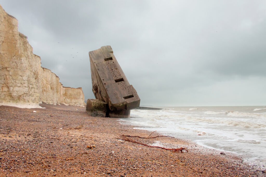 Série Apparissance — blockhaus du littoral normand par Claire Beteille